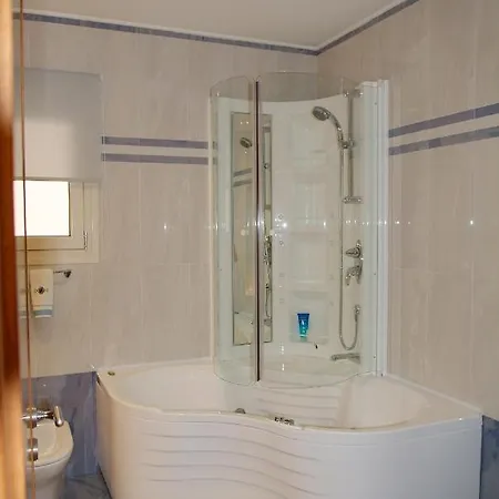 Liberty - Classic Luxury Sea View With Private Pool, Panoramic Views To & Corfu Old Town וילה קומנון