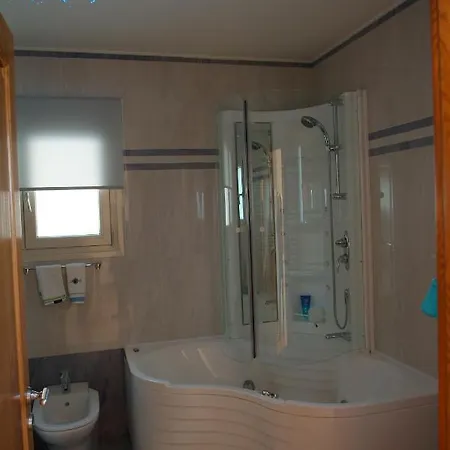 Liberty - Classic Luxury Sea View With Private Pool, Panoramic Views To & Corfu Old Town וילה קומנון