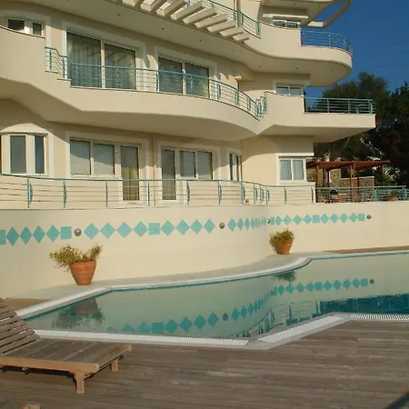 Liberty - Classic Luxury Sea View With Private Pool, Panoramic Views To & Corfu Old Town וילה קומנון