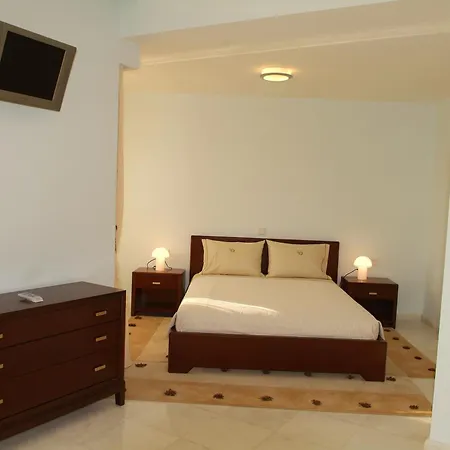 וילה Liberty - Classic Luxury Sea View With Private Pool, Panoramic Views To & Corfu Old Town קומנון