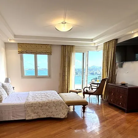 Liberty - Classic Luxury Sea View With Private Pool, Panoramic Views To & Corfu Old Town וילה קומנון